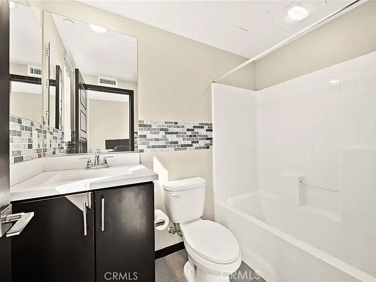 Irvine Condo: 132 Cadence