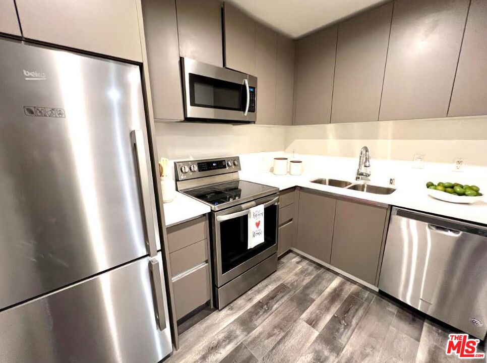 Beverly Hills Condo: 9500 West Olympic Boulevard