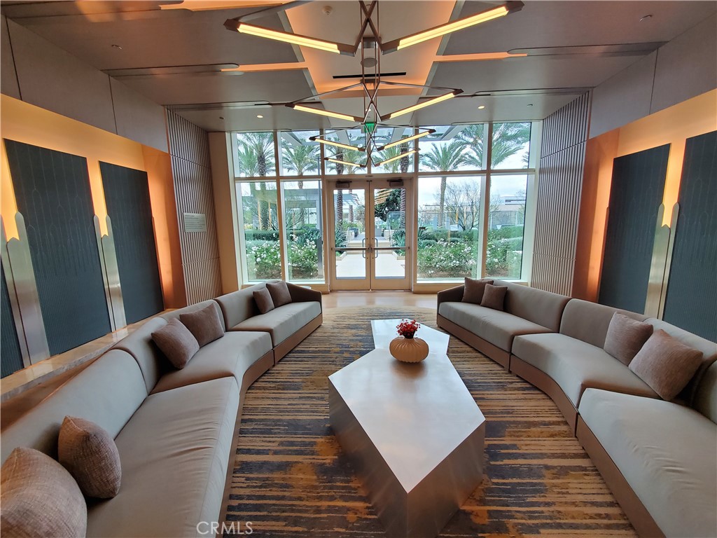 Los Angeles Condo: 877 Francisco Street