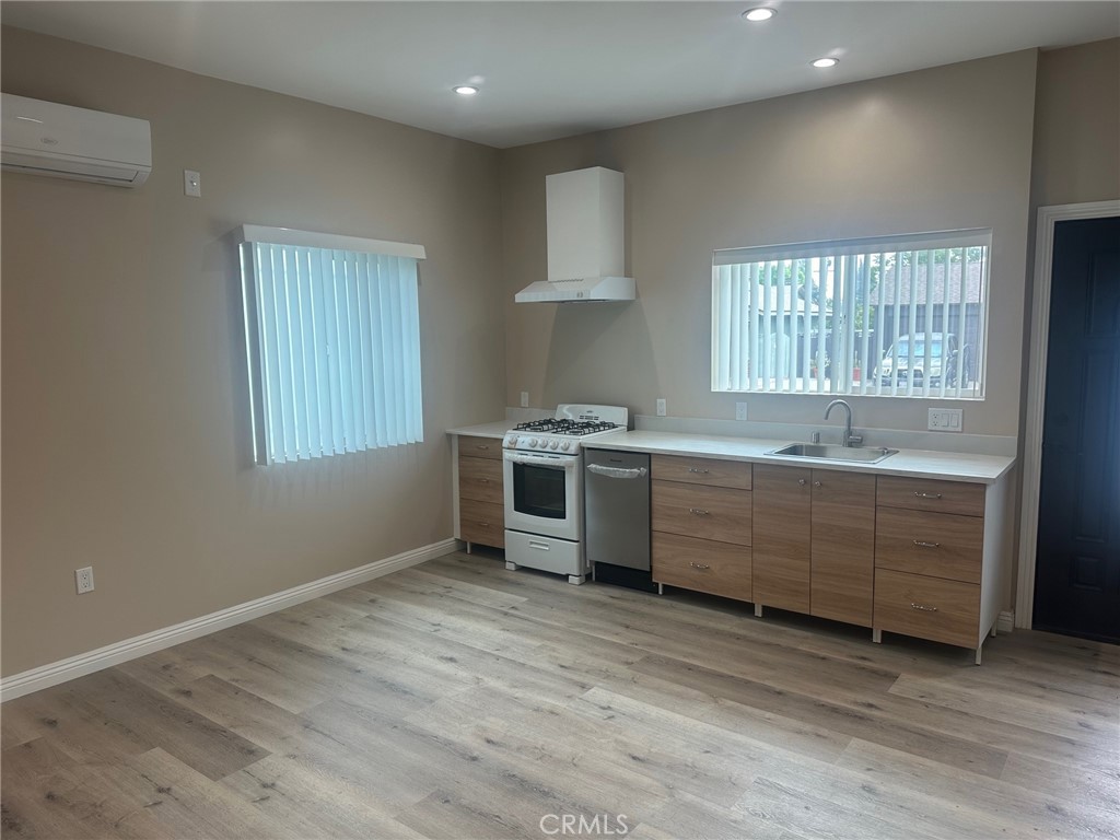 Granada Hills Condo: 17401 Ludlow Street