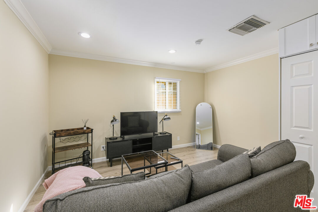 North Hollywood Condo: 11680 Hatteras Street