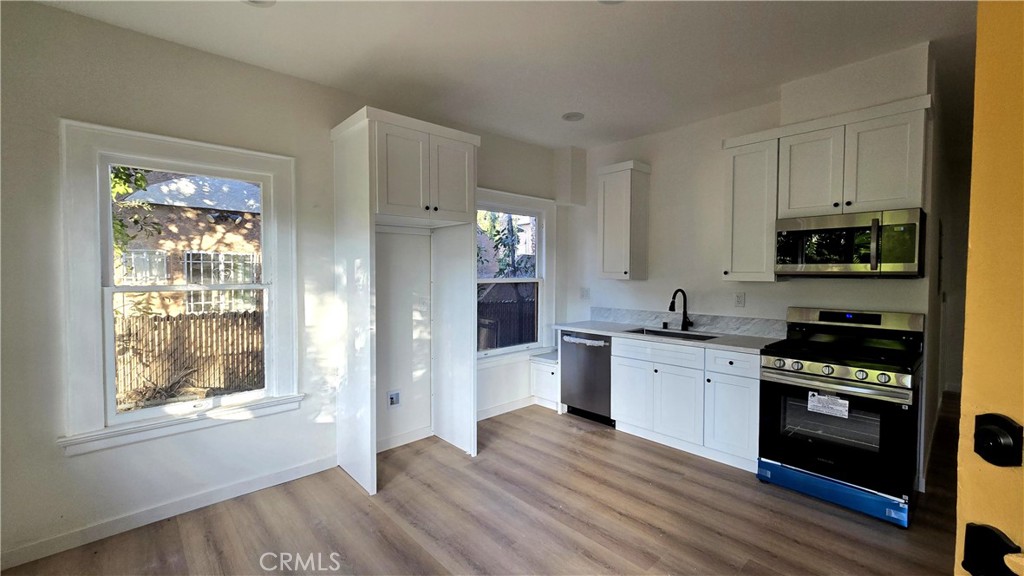 Los Angeles Condo: 1034 Beacon Avenue