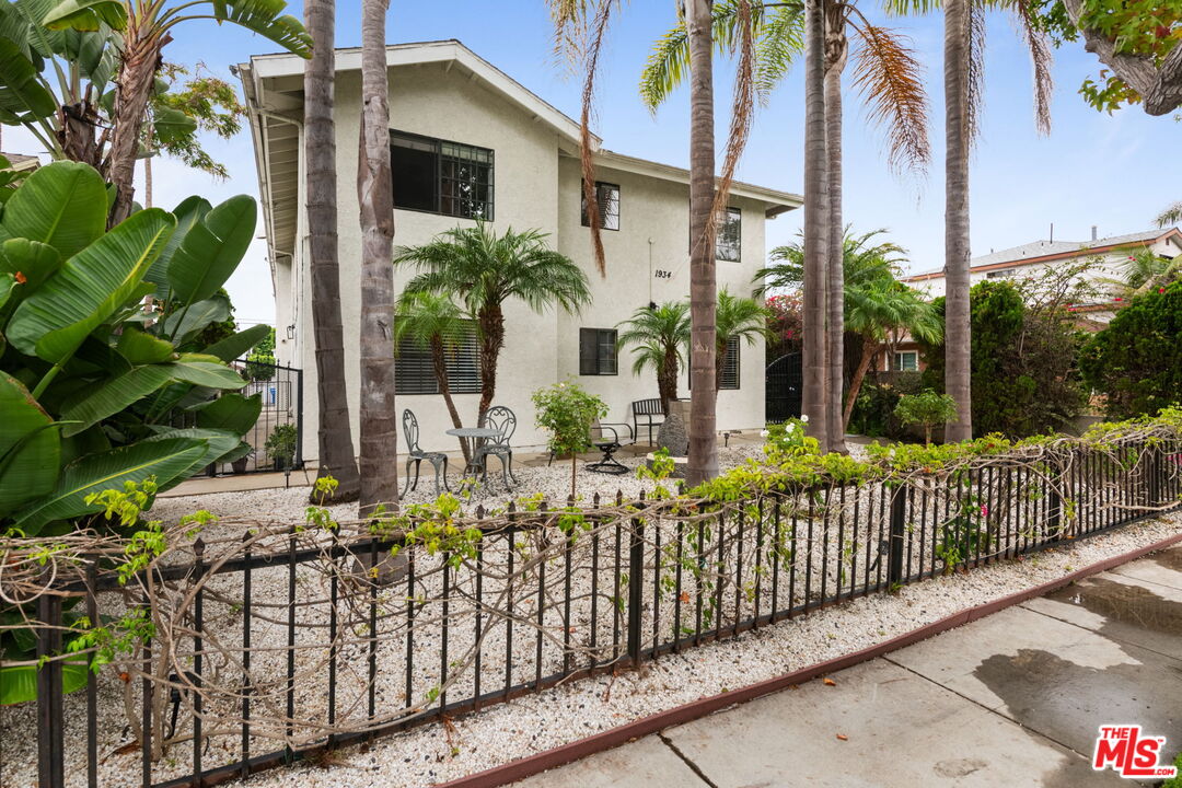 Santa Monica Condo: 1934 18th Street