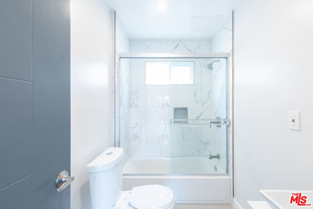 Culver City Condo: 3872 Bentley Avenue