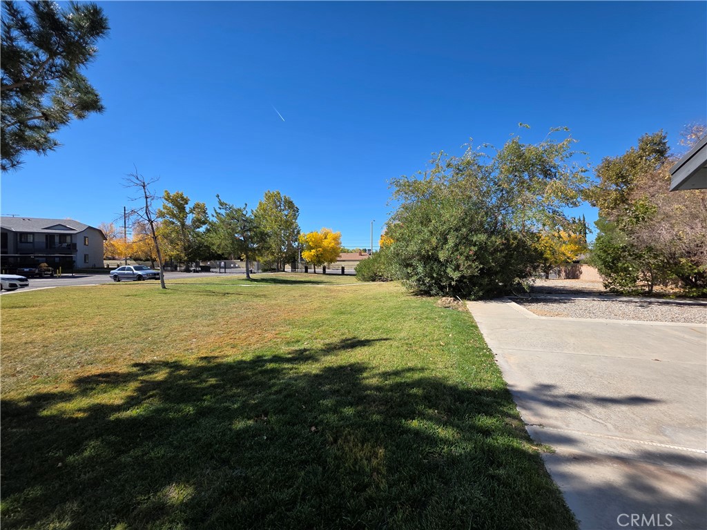 Lancaster Condo: 44036 25th Street West