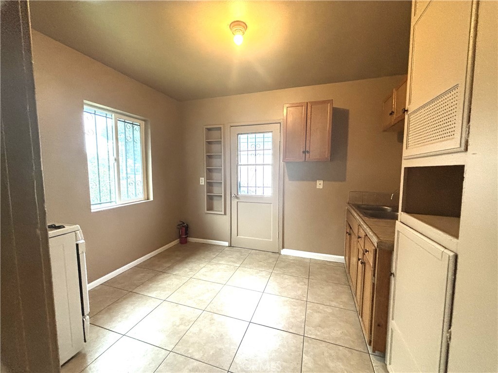 Riverside Condo: 3850 Dwight Avenue