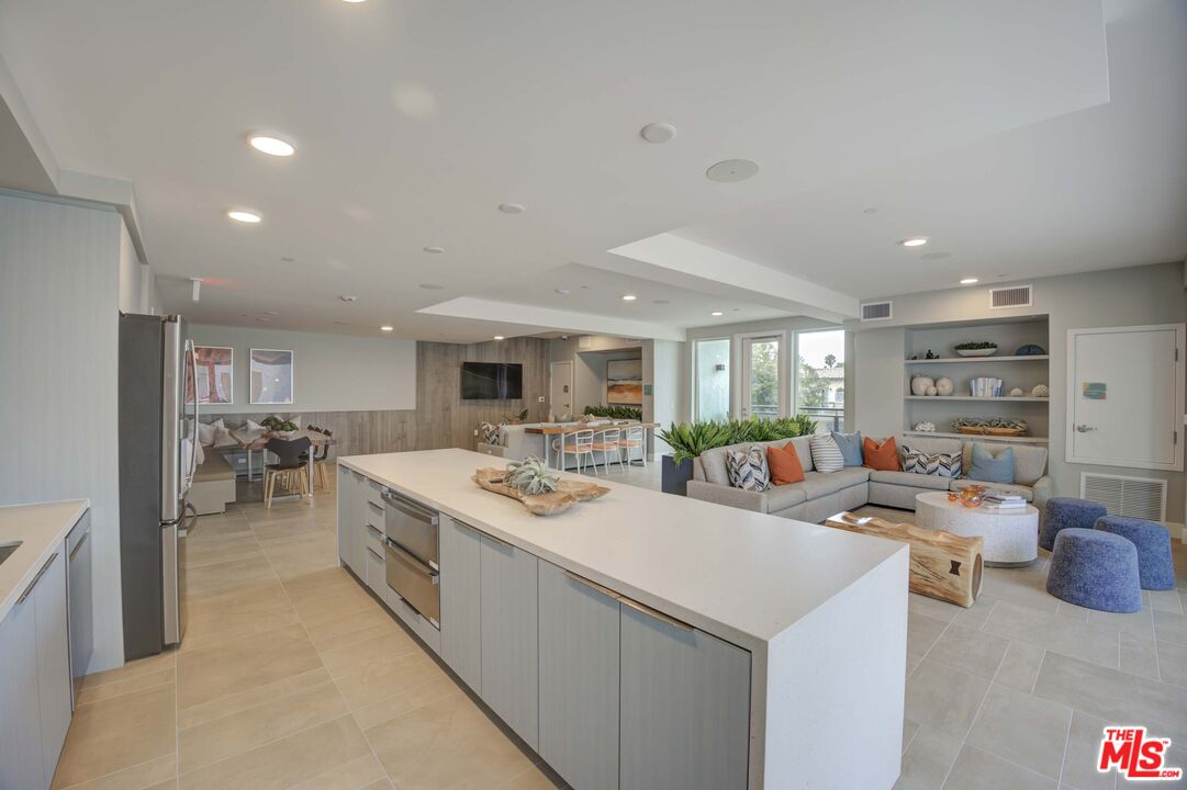 Ventura Condo: 160 South Ventura Avenue