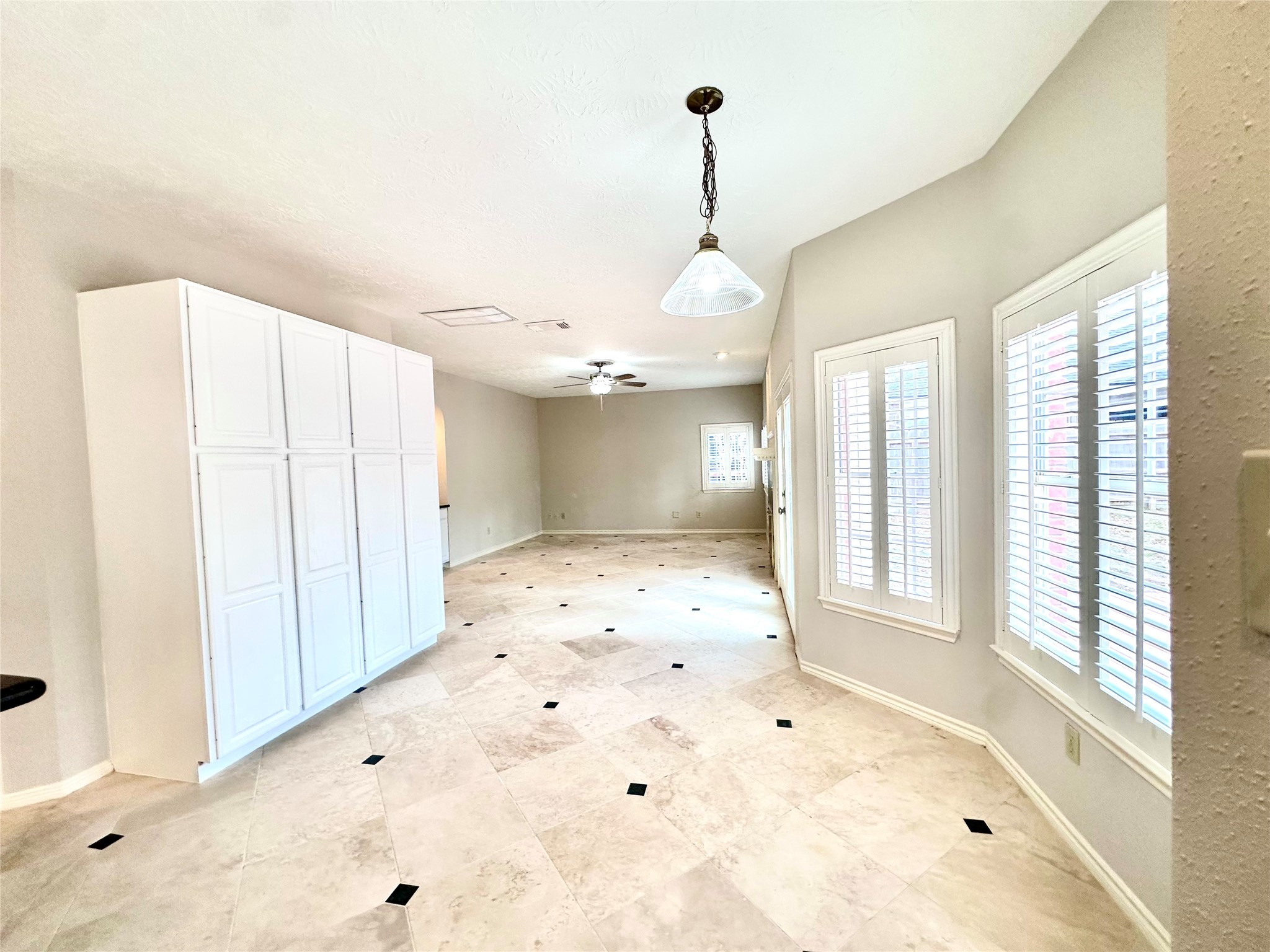 The Woodlands Condo: 15 Outervale Place