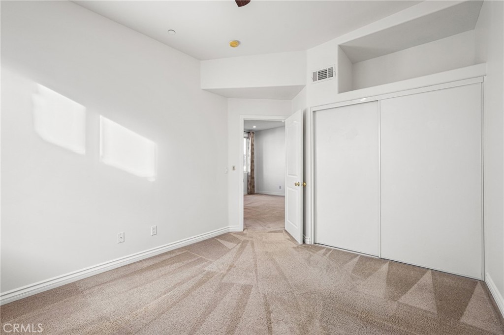 Chatsworth Condo: 10235 Independence Avenue