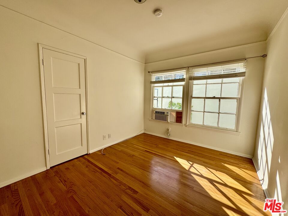 Beverly Hills Condo: 9010 Burton Way