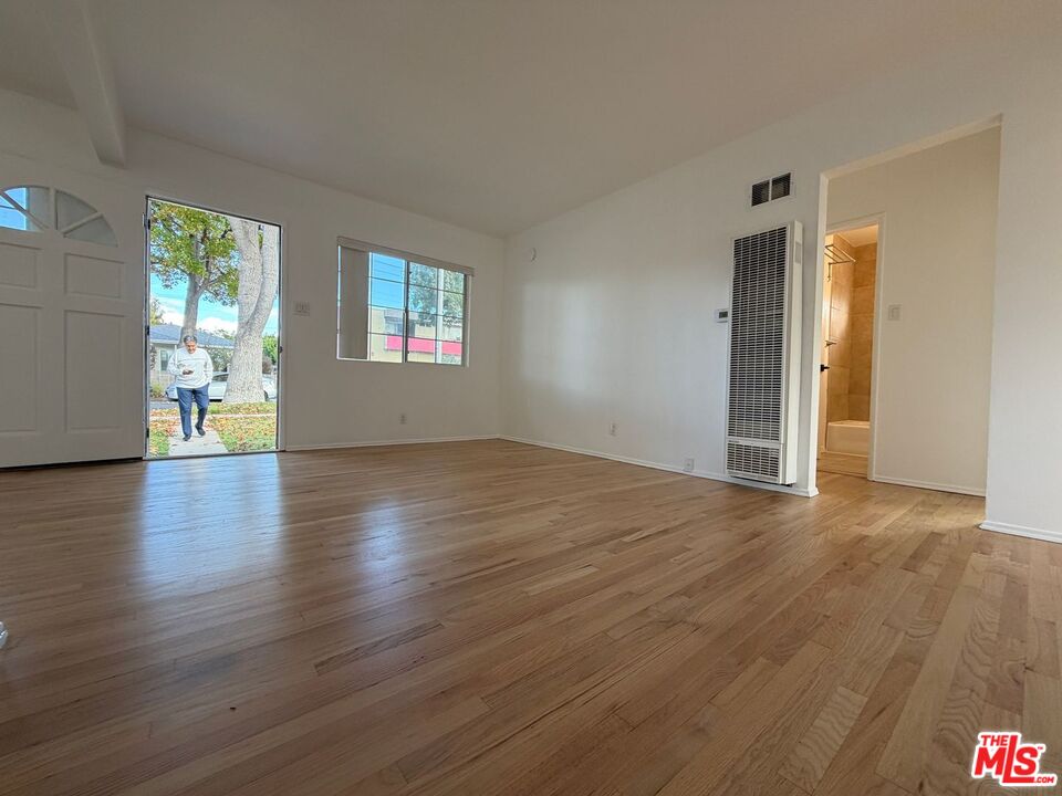 Santa Monica Condo: 2004 19th Street