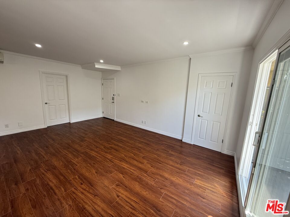 Beverly Hills Condo: 332 South Rexford Drive