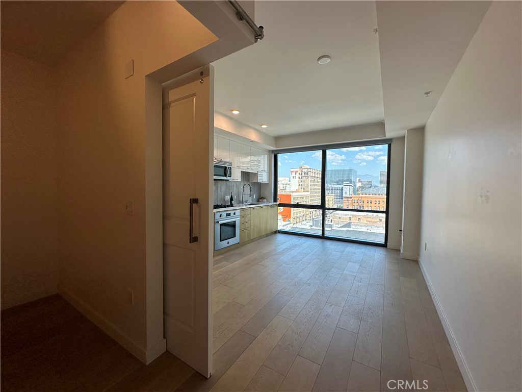 Los Angeles Condo: 400 South Broadway
