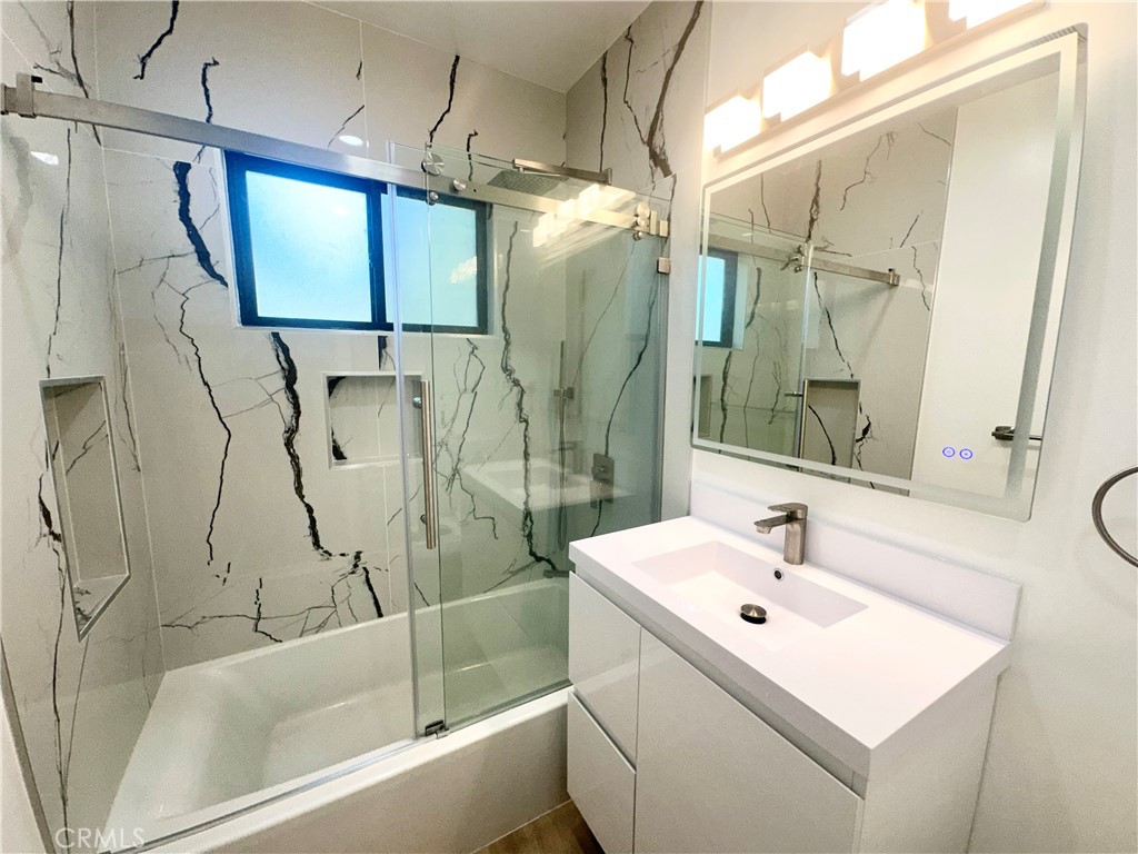 Santa Monica Condo: 301 Ashland Avenue