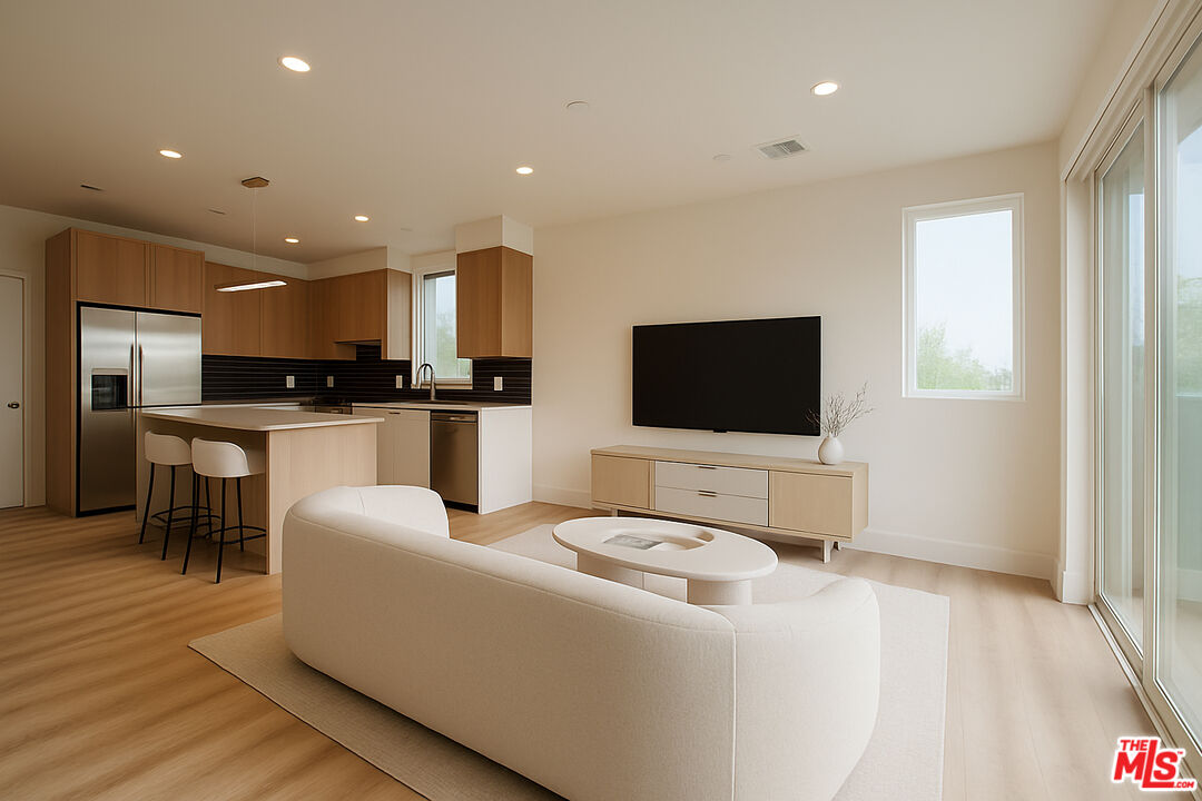 Los Angeles Condo: 5813 Lexington Avenue