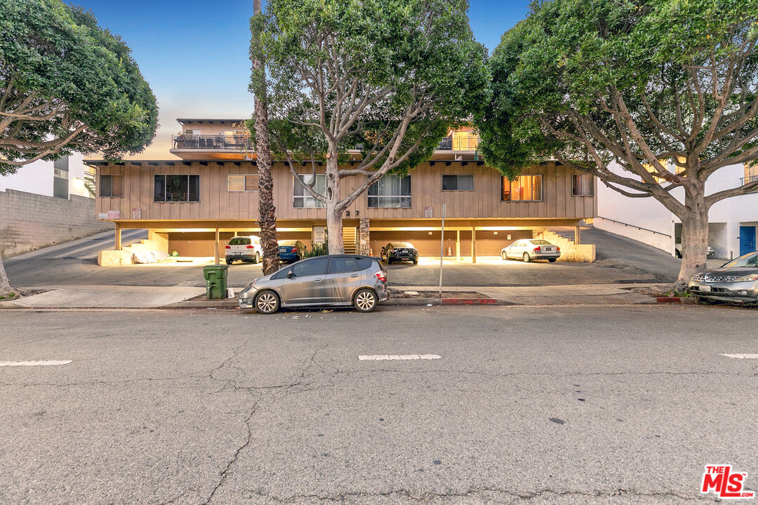 Santa Monica Condo: 2637 South Centinela Avenue