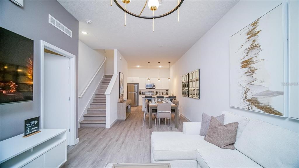 Davenport Condo: 387 Famagusta Drive