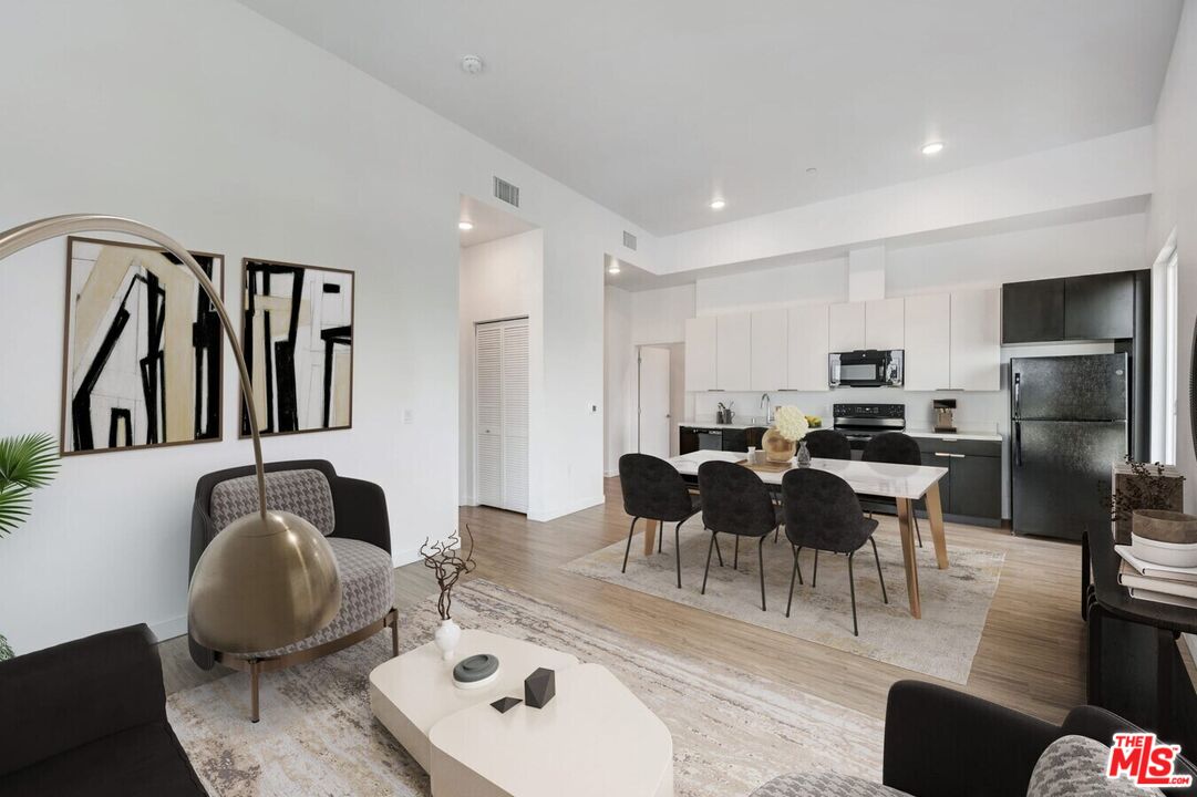 Los Angeles Condo: 107 South Hewitt Street