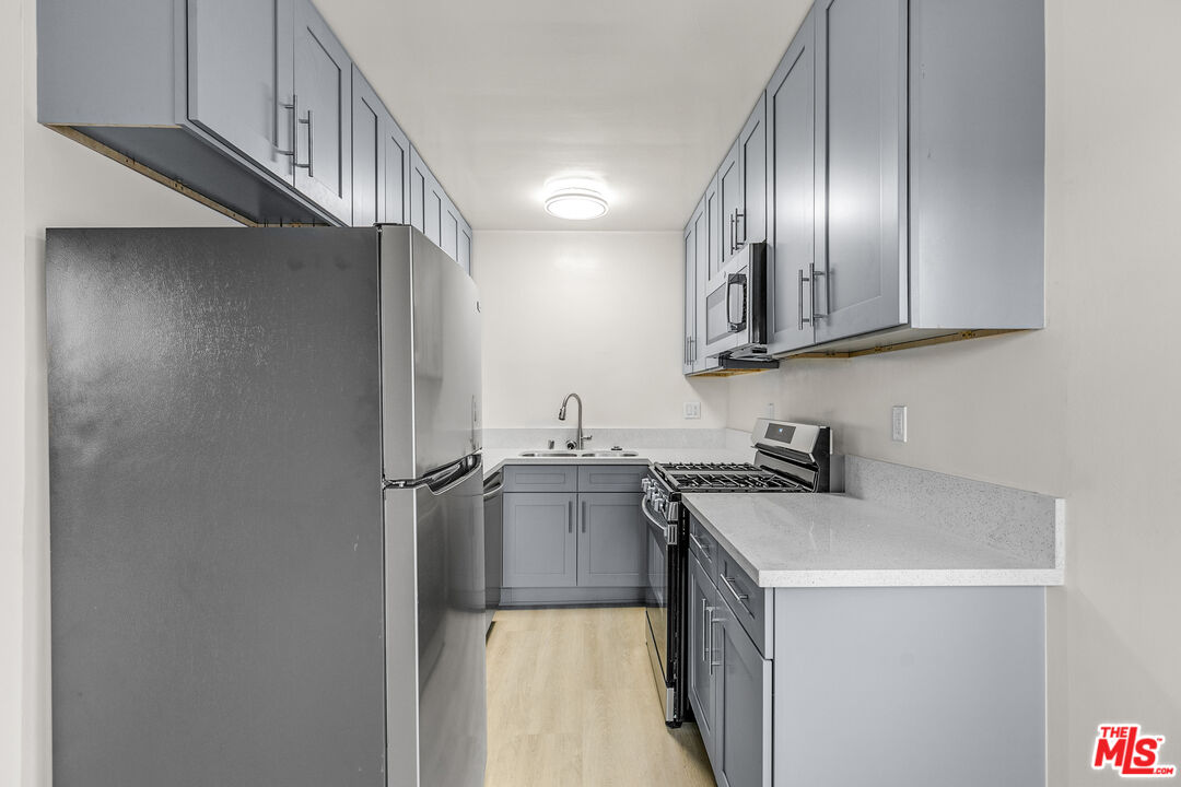 Santa Monica Condo: 2637 South Centinela Avenue