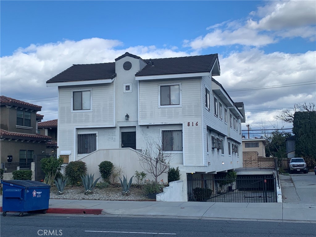 Alhambra Condo: 816 North Garfield Avenue