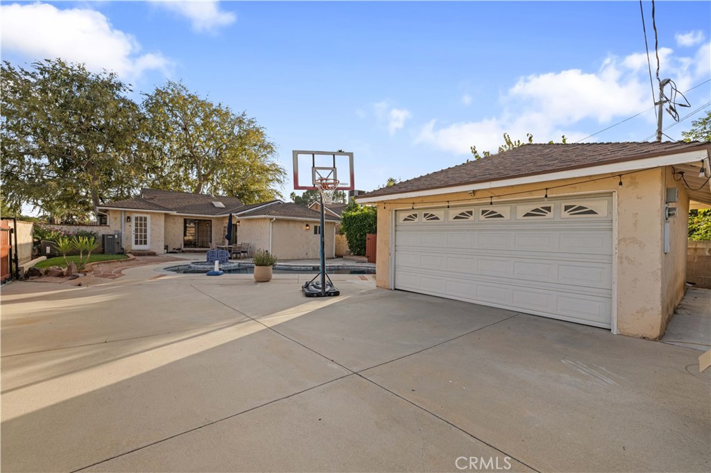 Granada Hills Condo: 17061 Germain Street