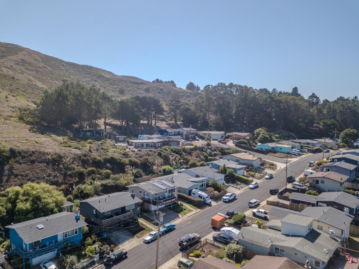 Pacifica Condo: 820 Edgemar Avenue