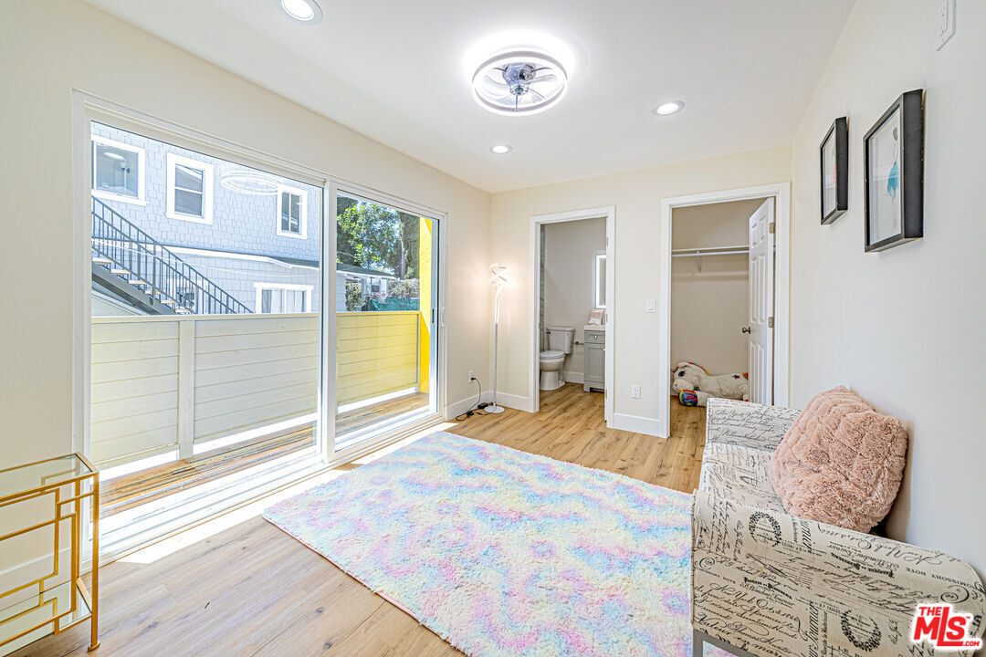 Los Angeles Condo: 5631 La Mirada Avenue