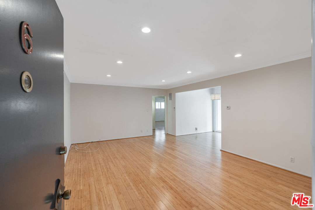 Los Angeles Condo: 2030 North Vermont Avenue