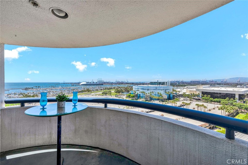 Long Beach Condo: 525 East Seaside Way