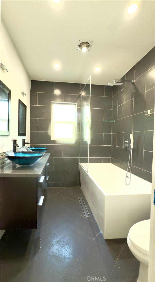 Reseda Condo: 6716 Etiwanda Avenue