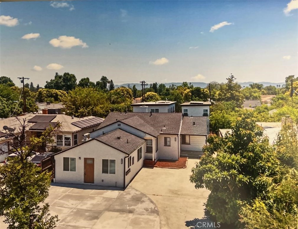 Reseda Condo: 18656 Runnymede Street