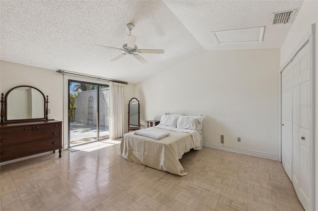 Longwood Condo: 300 North Shadowbay Boulevard