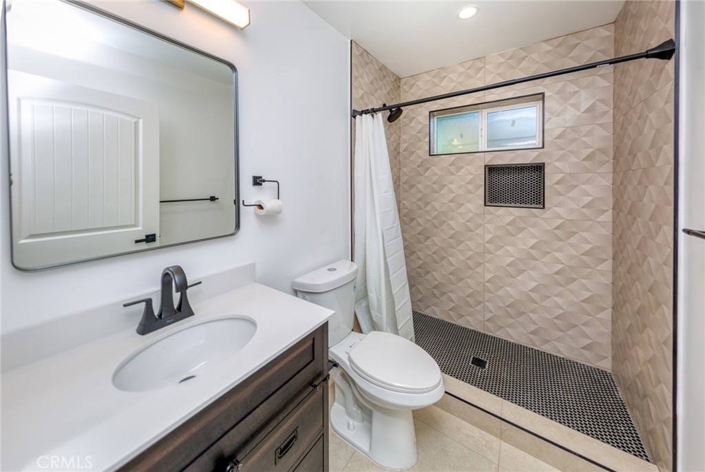 Reseda Condo: 7510 Etiwanda Avenue