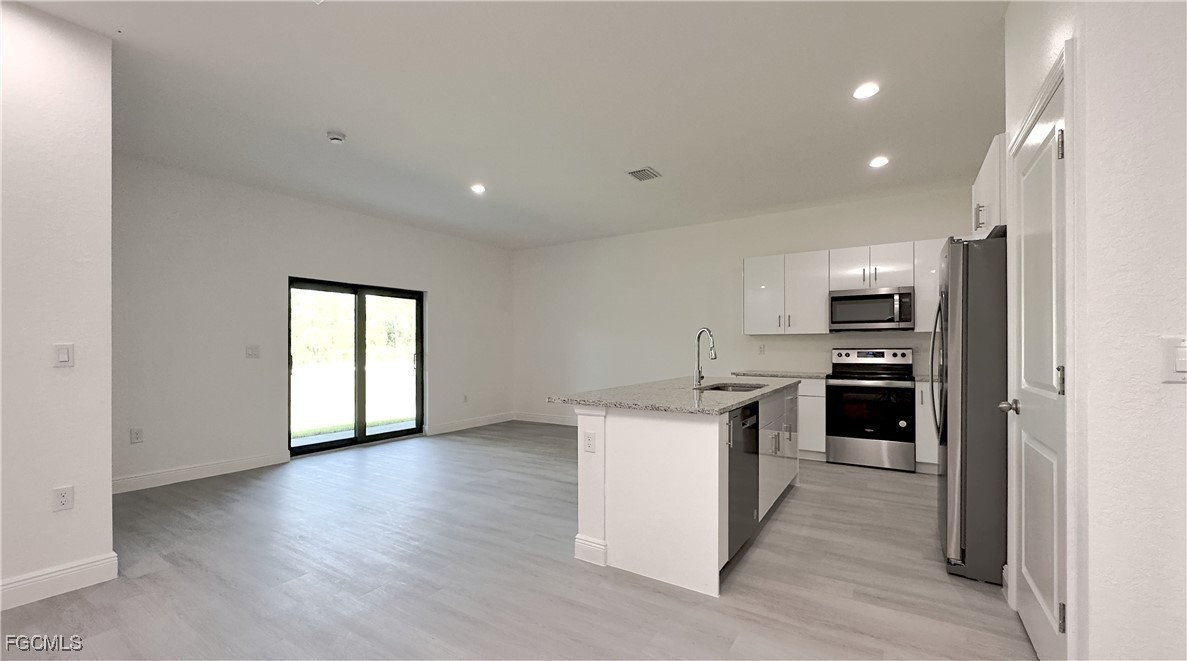 LaBelle Condo: 1561 Argosy Circle