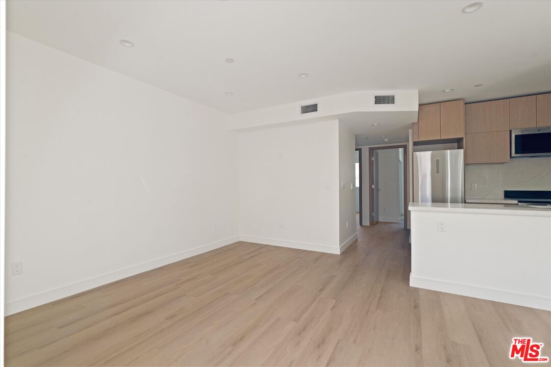 Sherman Oaks Condo: 15209 Morrison Street