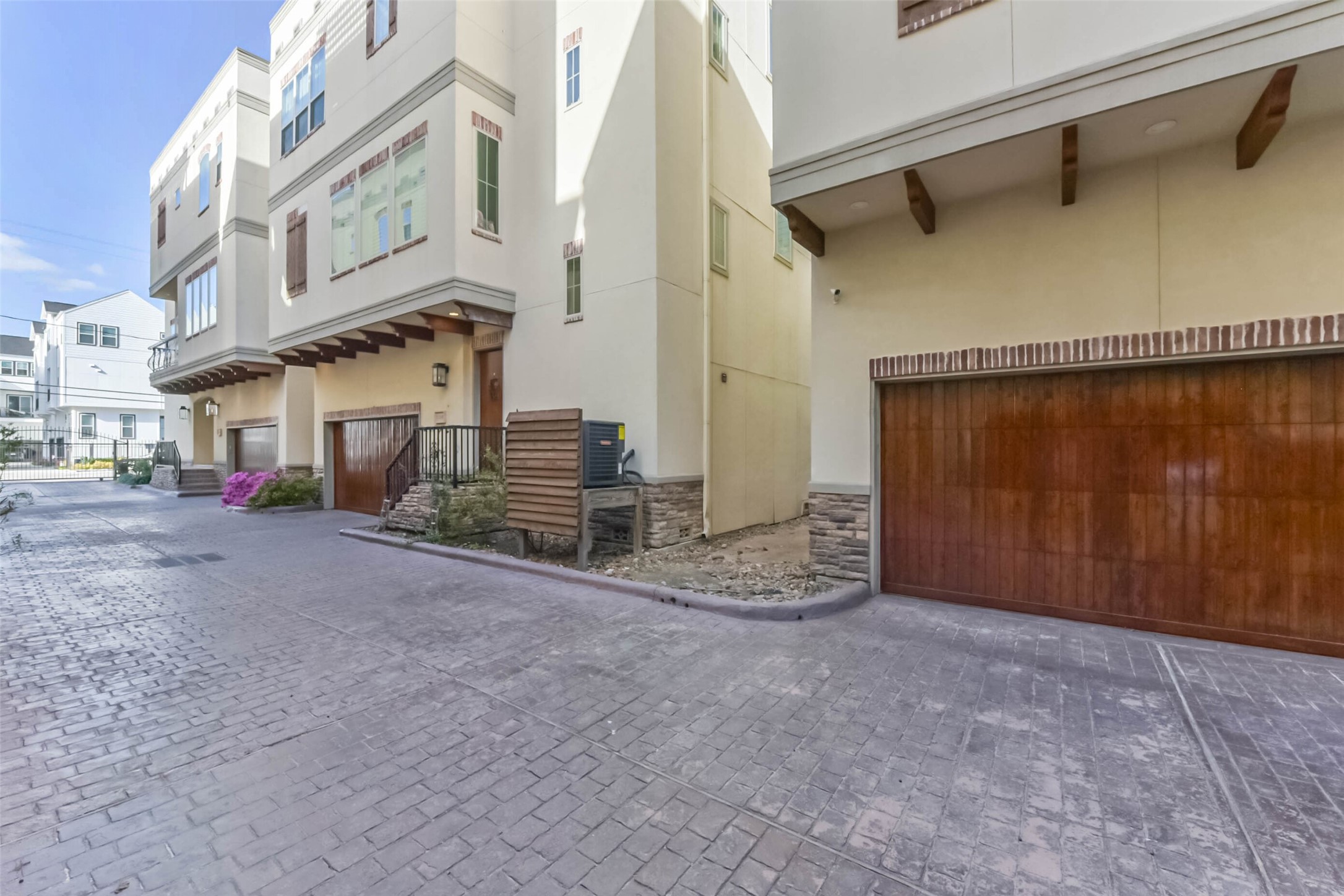 Houston Condo: 1126 West 16th Street