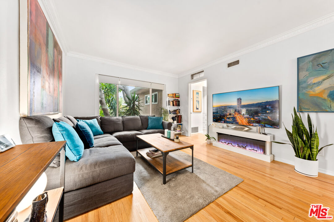 West Hollywood Condo: 1330 North Crescent Heights Boulevard