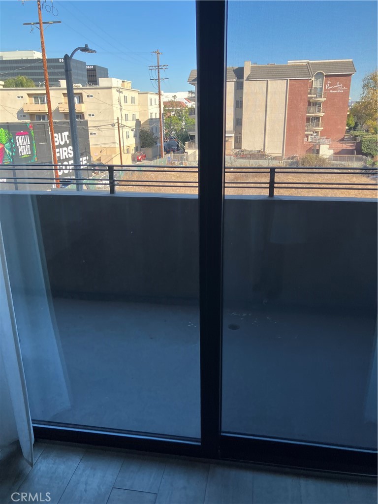 Los Angeles Condo: 8811 Burton Way