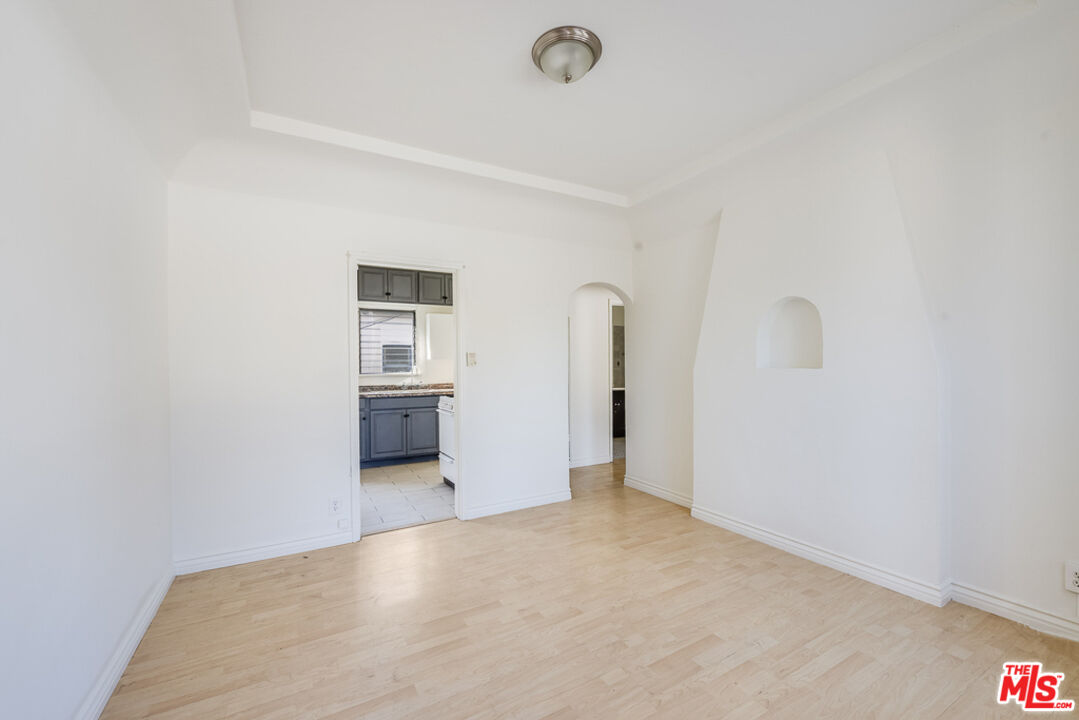 Los Angeles Condo: 805 North Poinsettia Place