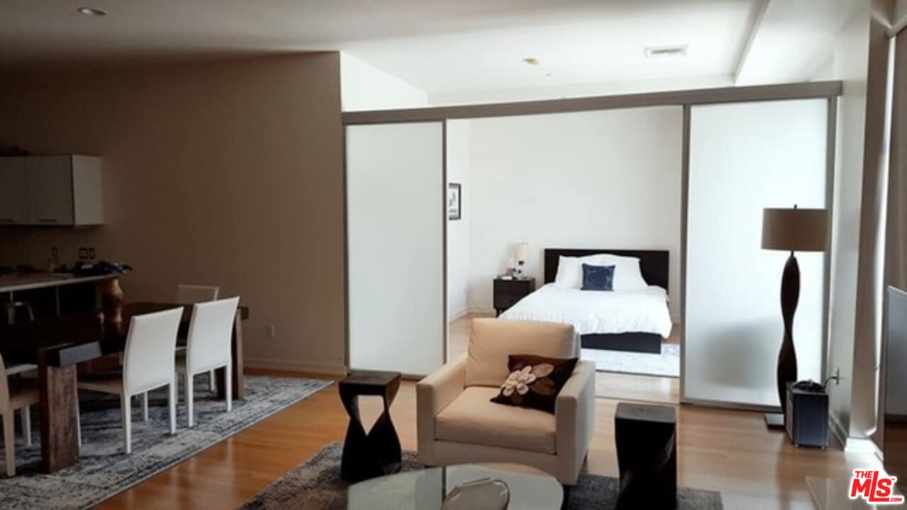 Los Angeles Condo: 801 South Grand Avenue