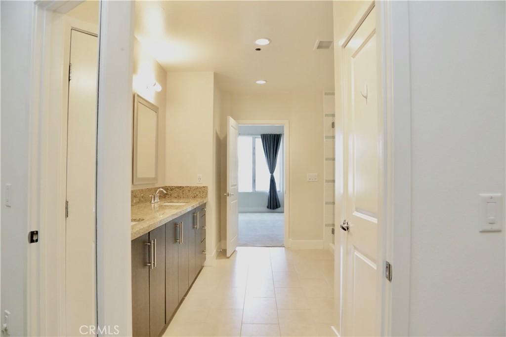 Irvine Condo: 21 Gramercy