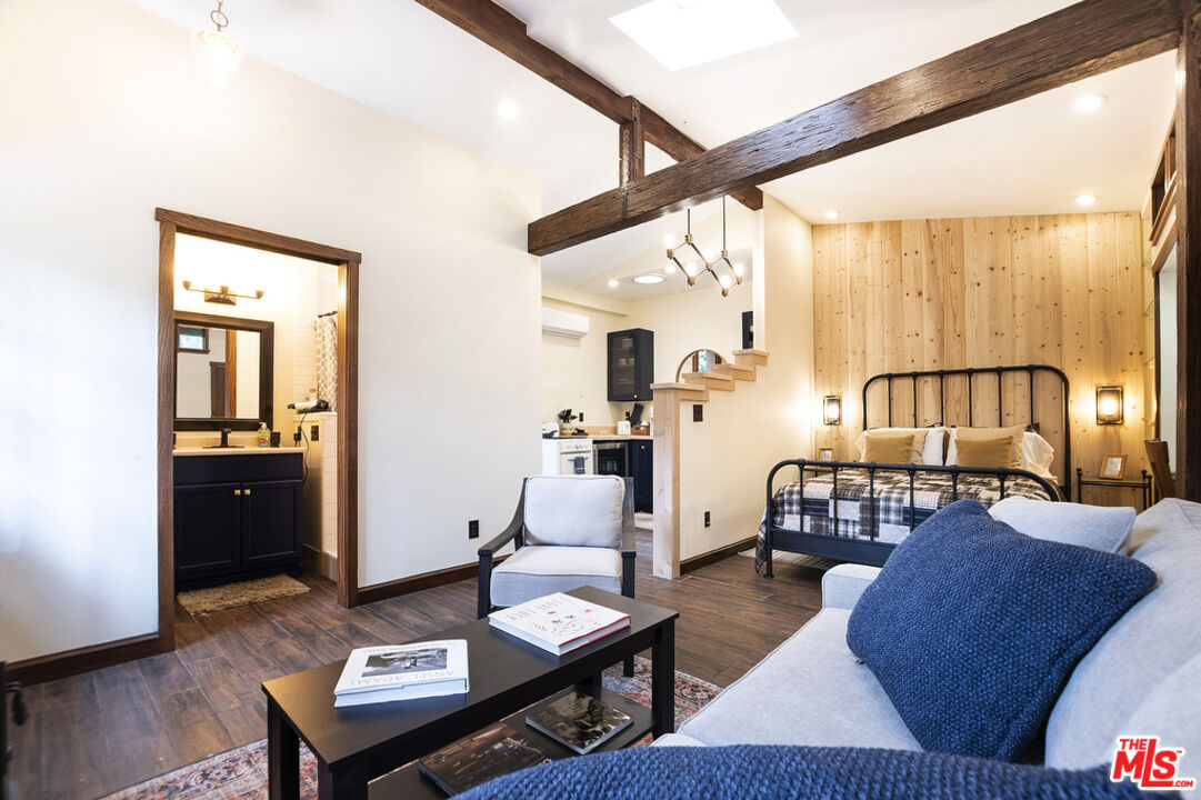 Los Angeles Condo: 1722 North Stanley Avenue