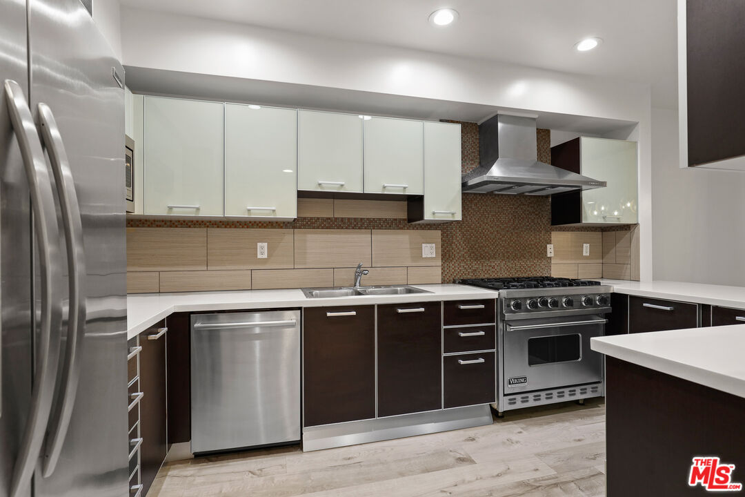 Los Angeles Condo: 107 South Sweetzer Avenue