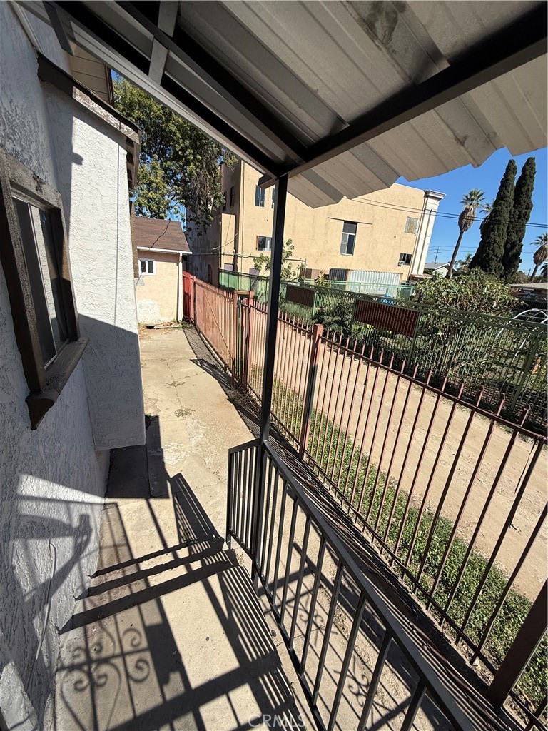 Los Angeles Condo: 2853 East 6th Street