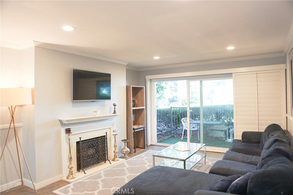 Newport Beach Condo: 200 McNeil Lane