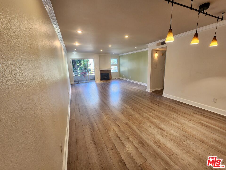North Hollywood Condo: 11230 Peach Grove Street