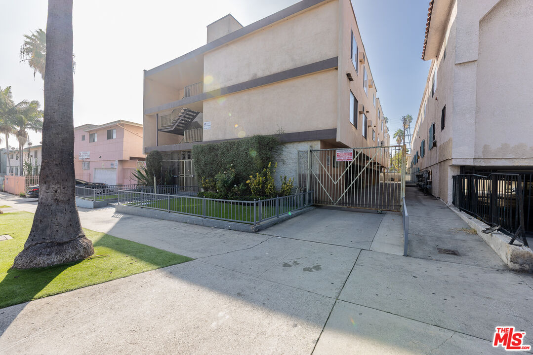 Los Angeles Condo: 947 South Westmoreland Avenue