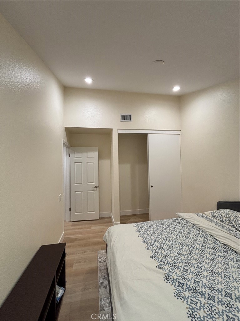 Corona Condo: 1127 Vía Santiago