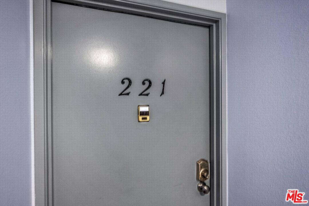 Pacific Palisades Condo: 501 Palisades Drive