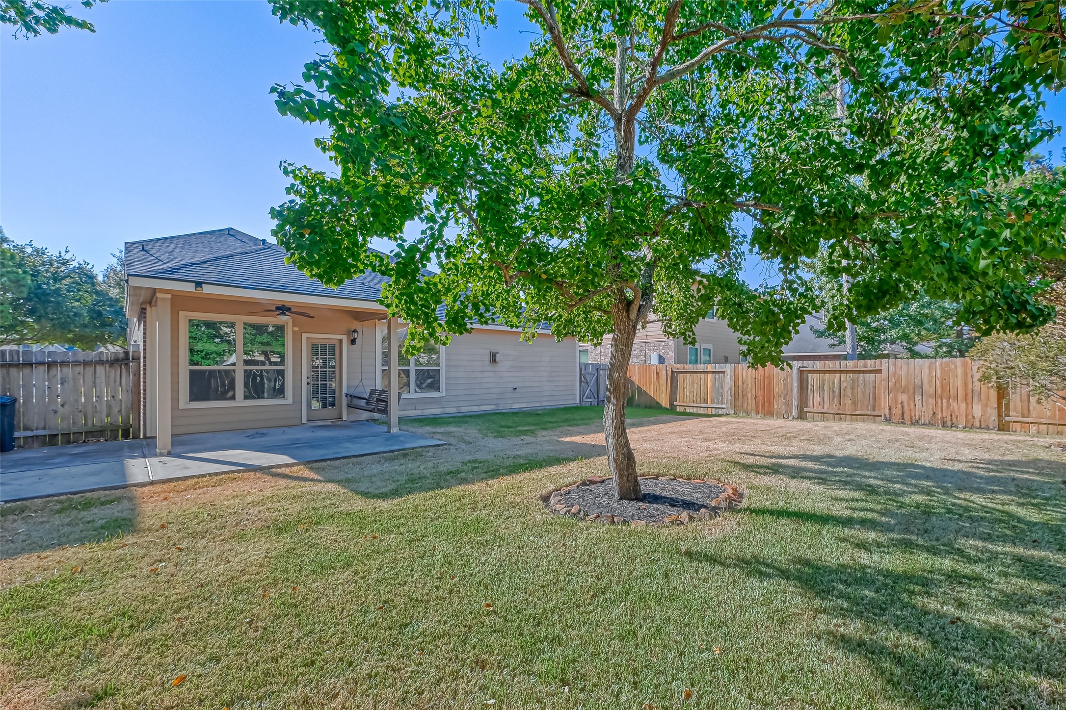 Humble Condo: 17243 Lowell Lake Lane